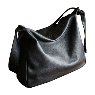 男士外出便携包大容量真皮单肩斜挎包高级感通勤电脑包松弛感男包