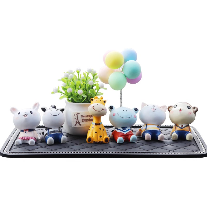 汽车摆件个性可爱车内装饰品车载香水创意车上中控台玩偶饰品女生