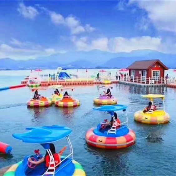 新款水上玻璃钢双人电动碰碰船公园游船景区游乐园双驱卡通游乐船