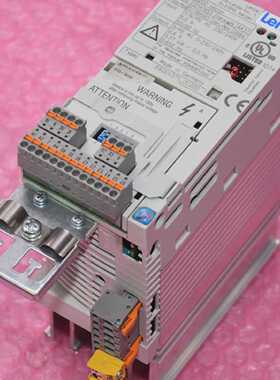 Lenze / E82EV371_2C200 / 13141953 / Frequenzumformer