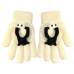 可爱煤球磁吸牵手手套情侣款男女保暖手套可触屏骑行保暖分指手套