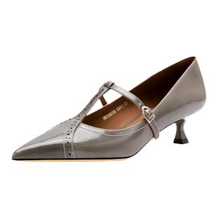 哈森丁字鞋女春季新款复古布洛克尖头细跟纯色单鞋HWS240135