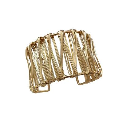 宽边缠绕镂空开口手镯