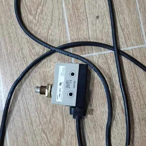 议 价欧姆龙D4MC5000限位行程开关工业自动可 维修