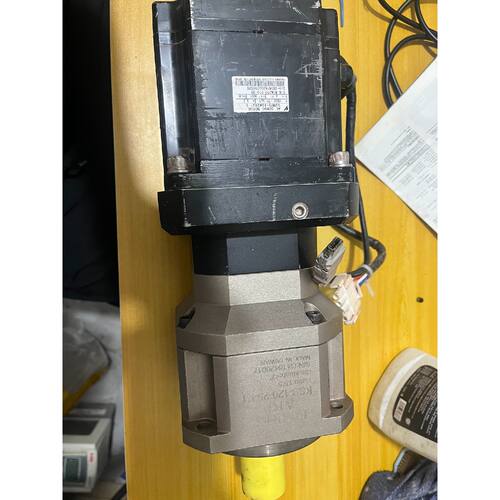 询价安川伺服电机AC SERVO MOTOR KSB-120-2