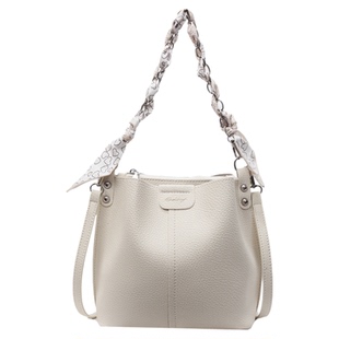 水桶包女斜挎2025新款气质带拉链黑色高级感简约通勤单肩手提包包