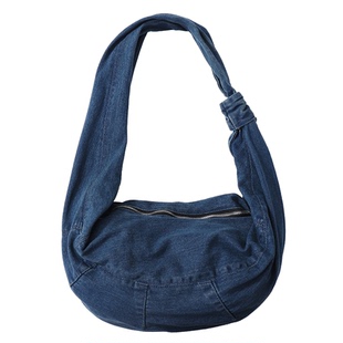 芝士商店~大容量牛仔挎包女冬季通勤百搭牛角包包单肩斜挎饺子包