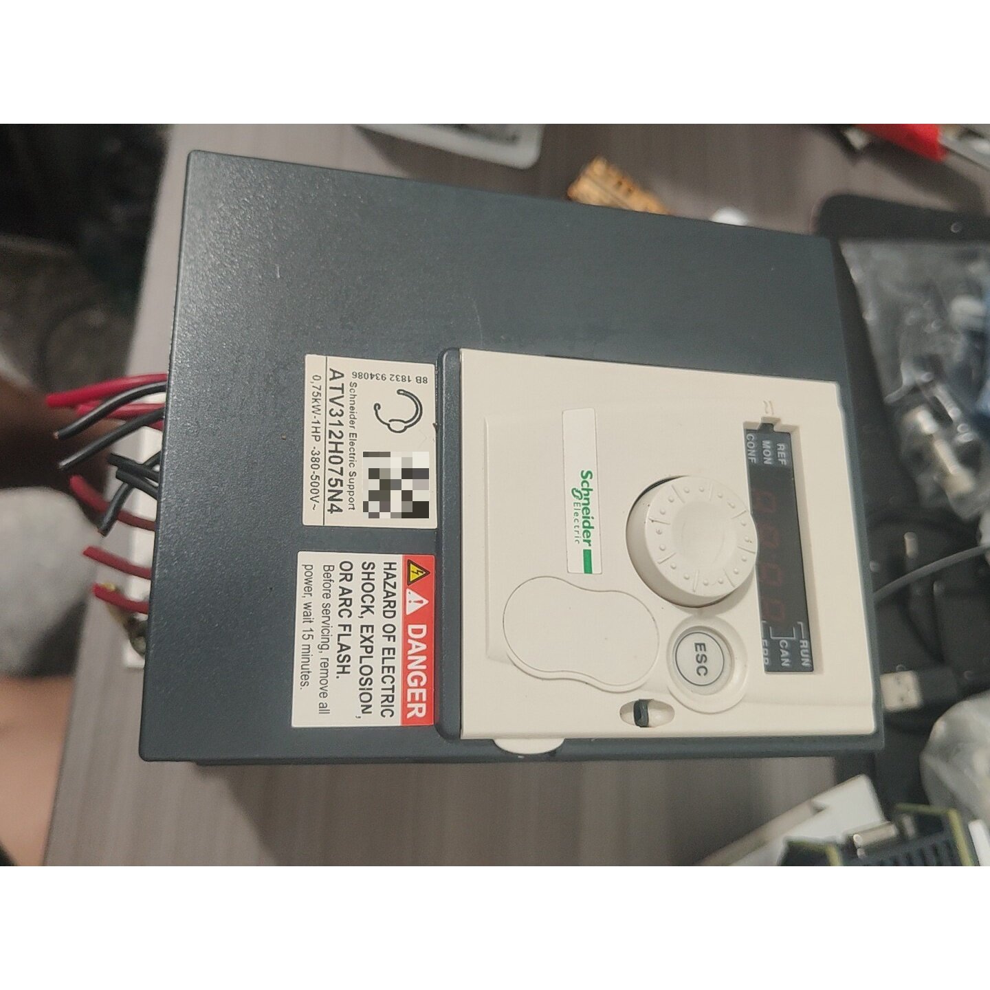 议价可维修施耐德变频器ATV312H075N40.75KW三相