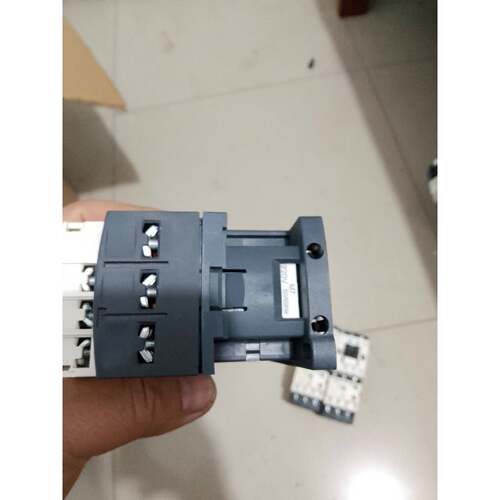〔议价-可维修〕lc1d09和18各三个 交流接触器 220V线圈 二手均有