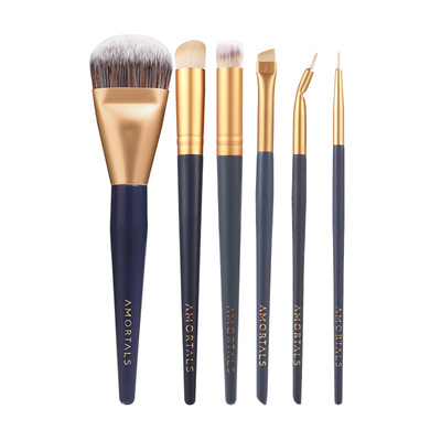 细节化妆刷圆头舌型刷折角