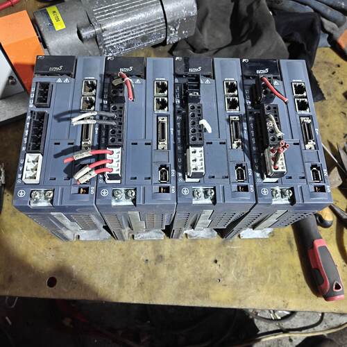 溢价-驱动器 1.5KW RYH152F5-VV2 3台 RY
