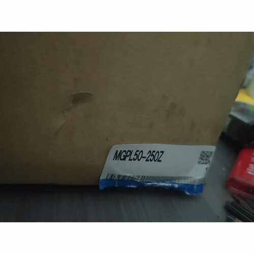 议价原装日本SMC三杆导杆气缸MGPL50250Z全新未使用有维修