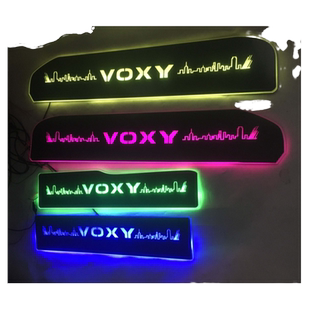 适用于丰田NOAH VOXY 70系门槛条LED灯七彩流光动态迎宾踏板改装