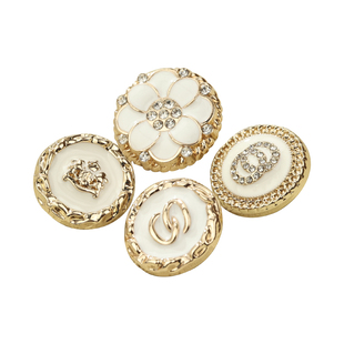 高档大衣西服女外套金属纽扣新款玫瑰花镶钻法式香风毛衣高脚扣子