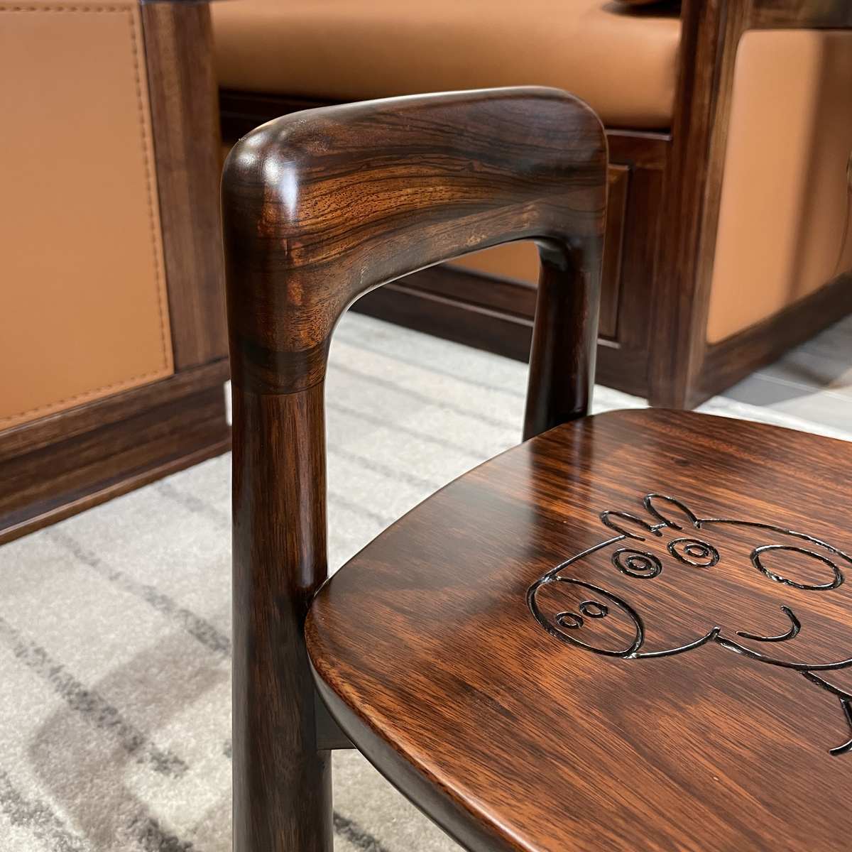 新中式乌金木实木小凳子家用客厅圆板凳可爱创意儿童靠背宝宝椅