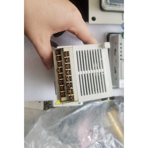 【维修议价】三菱FX2N8AD模拟量输入模块功能正常实物拍摄成议价7