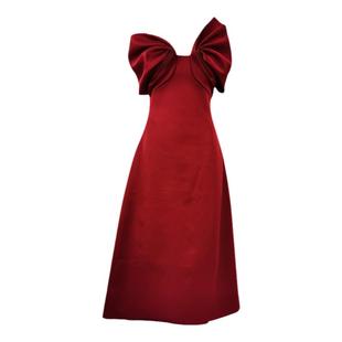 高级感法式气质酒红礼服裙越南设计师不对称斜肩敬酒服缎面连衣裙