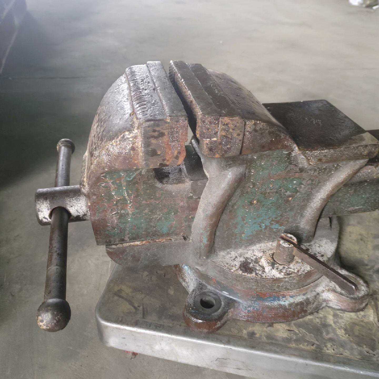 150mm老式台虎鉗 重型铸铁旋转台鉗 鉗工夹持工具议价维修图片