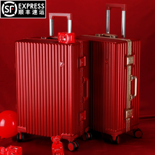 Красный чемодан, коробка для невесты