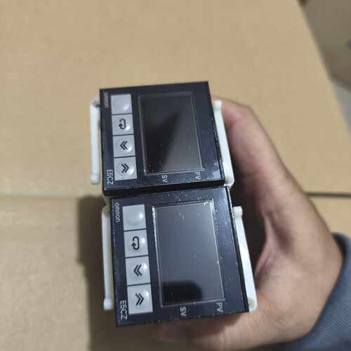 【询价】温控器E5CZ-R2 ，，成色好。实图拍照。适用