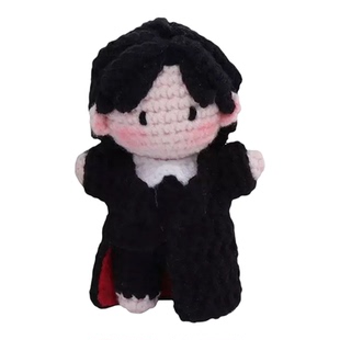 张凌赫明星同款黑红西装墨镜造型手工钩织玩偶钥匙扣挂件成品