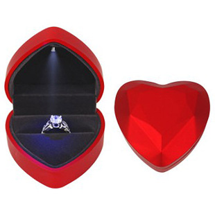 心形珠宝首饰盒 求婚戒指盒吊坠盒项链礼物盒子带LED灯婚庆盒