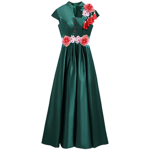 紫缘萱中式长款刺绣礼服年会晚装墨绿色模特走秀团体演出服合唱服