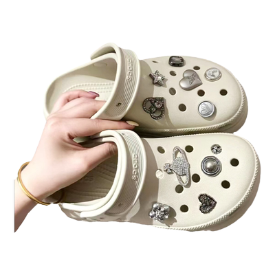 MKOP洞洞鞋配饰失落土星鞋花