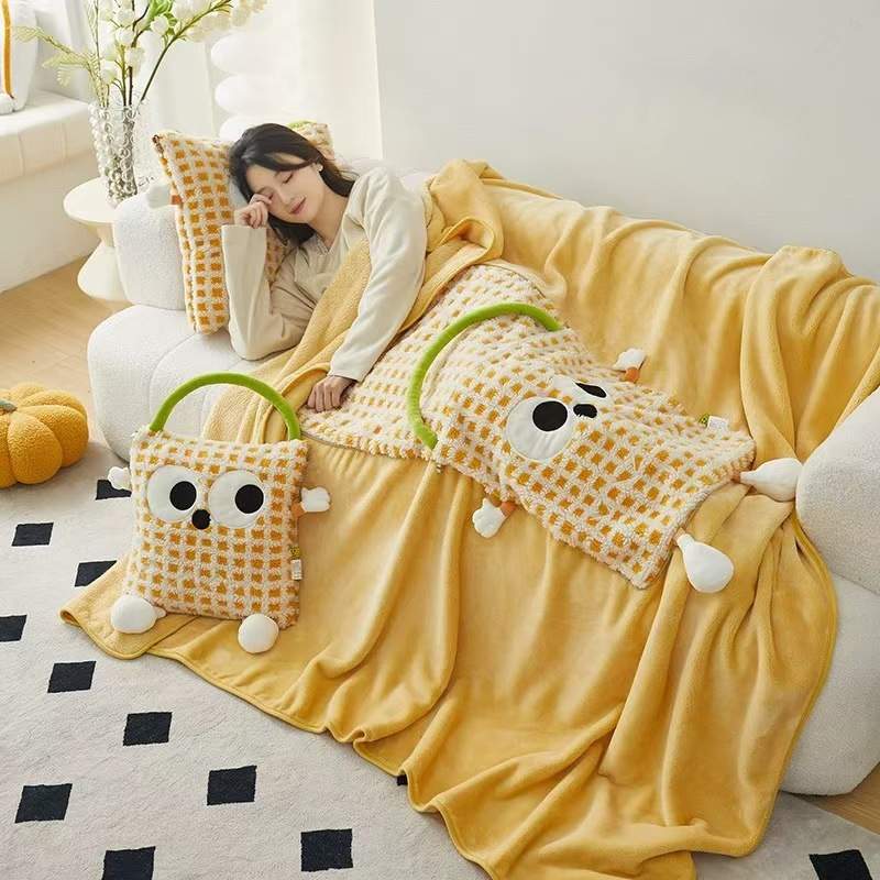 抱枕被子两用午睡毯子二合一车用枕头被办公室午休毯靠枕车载盖毯