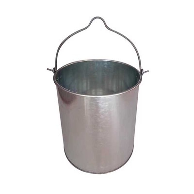 手提水桶筲老匠王盛装挑担白铁皮