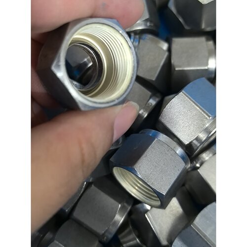 世伟洛克1/2螺母，成色如图所示，不退不换不挑不捡！！！看清