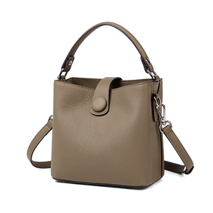 真皮水桶包女2026新款时尚高级感通勤单肩女包头层牛皮女士斜挎包