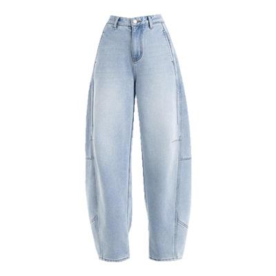 今年流行加绒弯刀裤浅色牛仔裤女