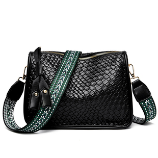 品牌真皮女包饺子包斜挎包2026新款妈妈包手提单肩包大容量软牛皮