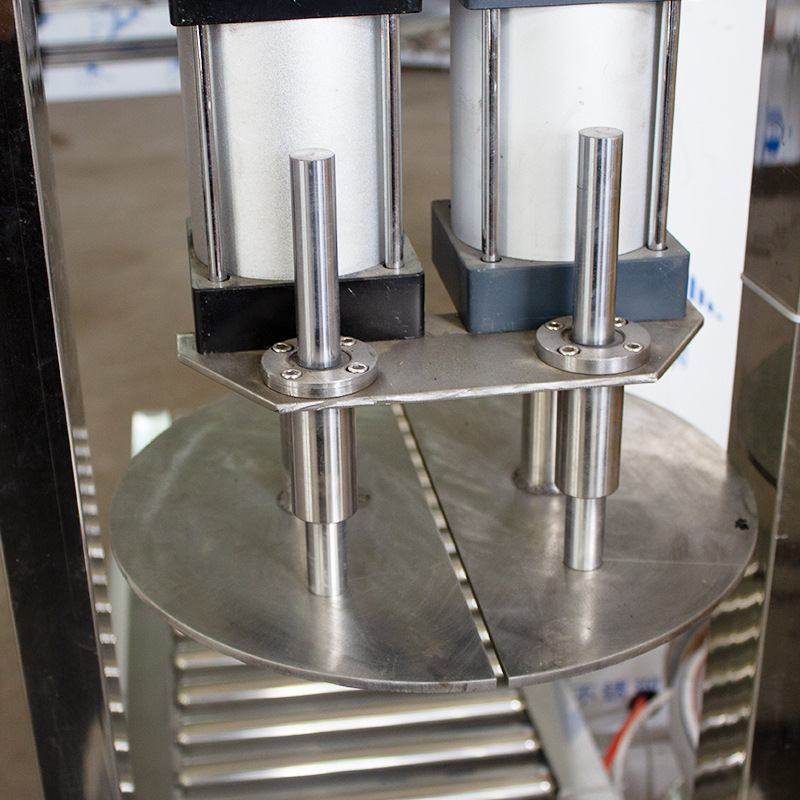 半自动称重式灌装压盖一体机 涂料防冻液车用尿素液体灌装机