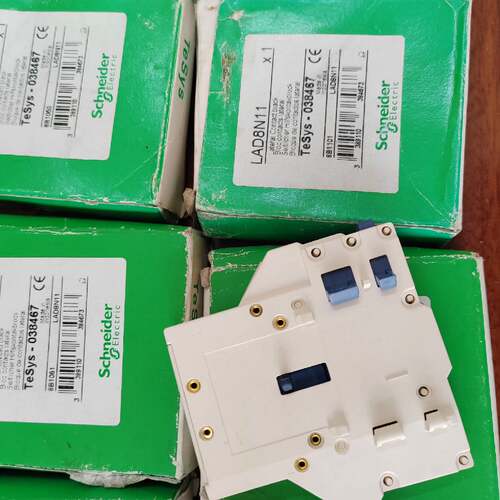 〔议价-可维修〕 LAD8N11接触器辅助 余8只 15元/只 二手均有货