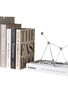 轻奢样板间搭配书摆件