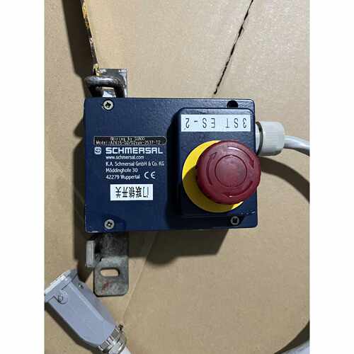 议价SCHMERSAL 施迈赛 安全开关 AZ 415-02/02YPK-2537-1 实物图