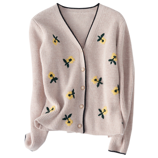 秋冬新款女士双股加厚元宝针织法纯手工绣花V领米色羊绒开衫毛衣