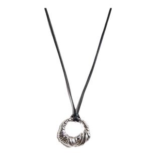 张杰同款绷带缠绕吊坠皮绳长项链女2025爆款轻奢简约个性情侣配饰