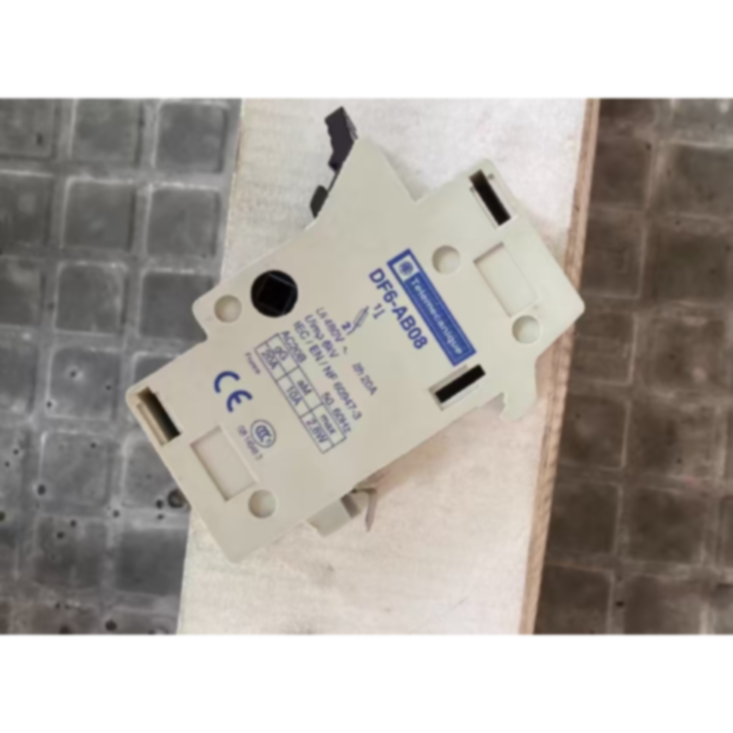 议价Telemecanique施耐德熔断器底座DF6-AB08
