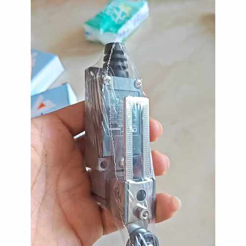 下单前咨询CHNT正泰 YBLX-ME 8108行程开关，全新未拆封，