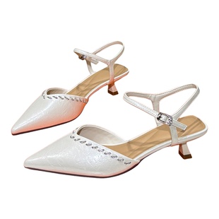 丹行道白色尖头水钻包头凉鞋女2026春季新款细跟一字带后空高跟鞋