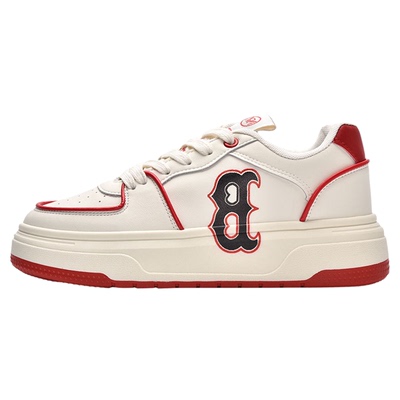 米色低帮时尚潮流字母休闲款板鞋