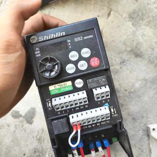询士林变频器SS2-021-0.75K 220v正品原装拆机包