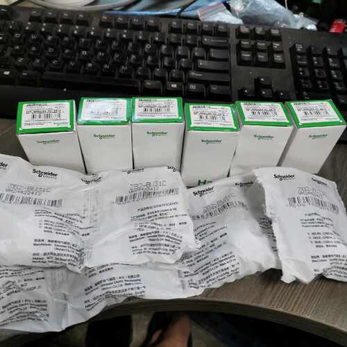 议价白色带灯按钮XB2BW31B1C数量6套单套20块邮维修