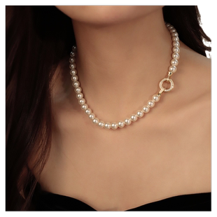 珍珠项链女颈链正品2025新款爆款轻奢小众秋冬倪妮同款妈妈款施家