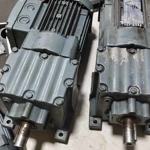 溢价-sew减速机 R17 DR63S4 功率0.12kw 速比