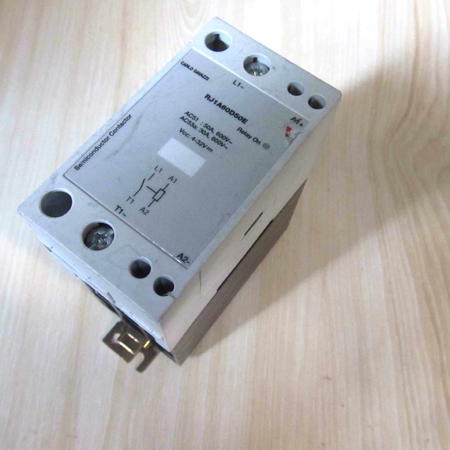 议价佳乐CARLO GAVAZZI 固态继电器 RJ1A60D50E - 实物图