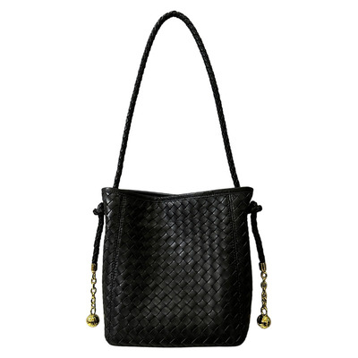 BV手工编织包头层羊皮大容量水桶